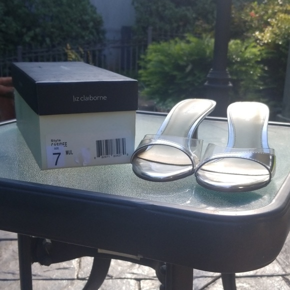 BNIB LIZ CLAIBORNE SILVER & ACRYLIC KITTEN HEELS - Picture 8 of 8
